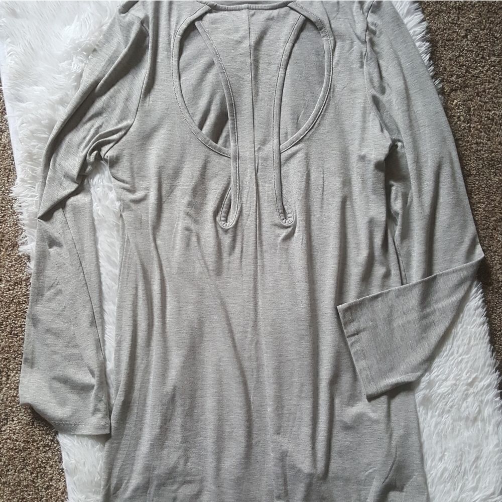 Bobbie Brooks long sleeved top with Cutout back Size‎ Large New without tags